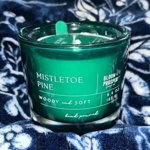 NWT! Bloom & Prosper Mistletoe Pine 6.6oz Single Wick Candle